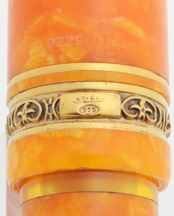 Delta Dolcevita Oro Fountain Pen - Yellow Resin, Vermeil Trim